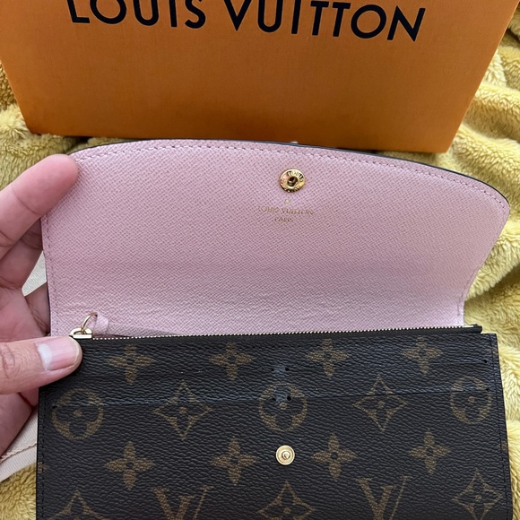 🚫SOLD🚫 Authentic Louis Vuitton Emilie Wallet - Picture 3 of 9